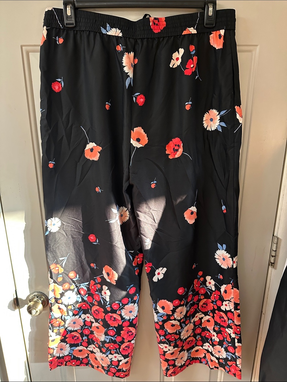 Tommy Hilfiger Black Floral Wide-Leg Pants - Picture 3 of 5
